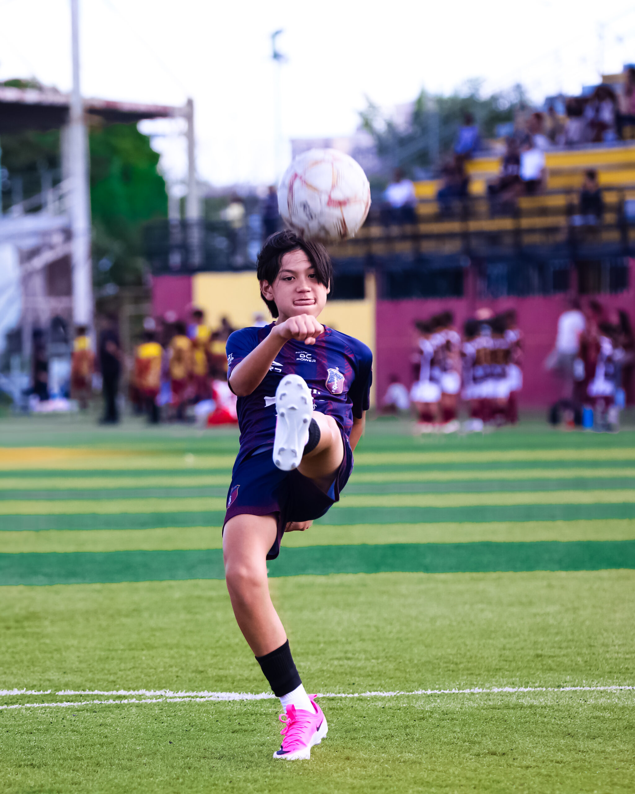 Shaiming Xen durante una actividad futbolística